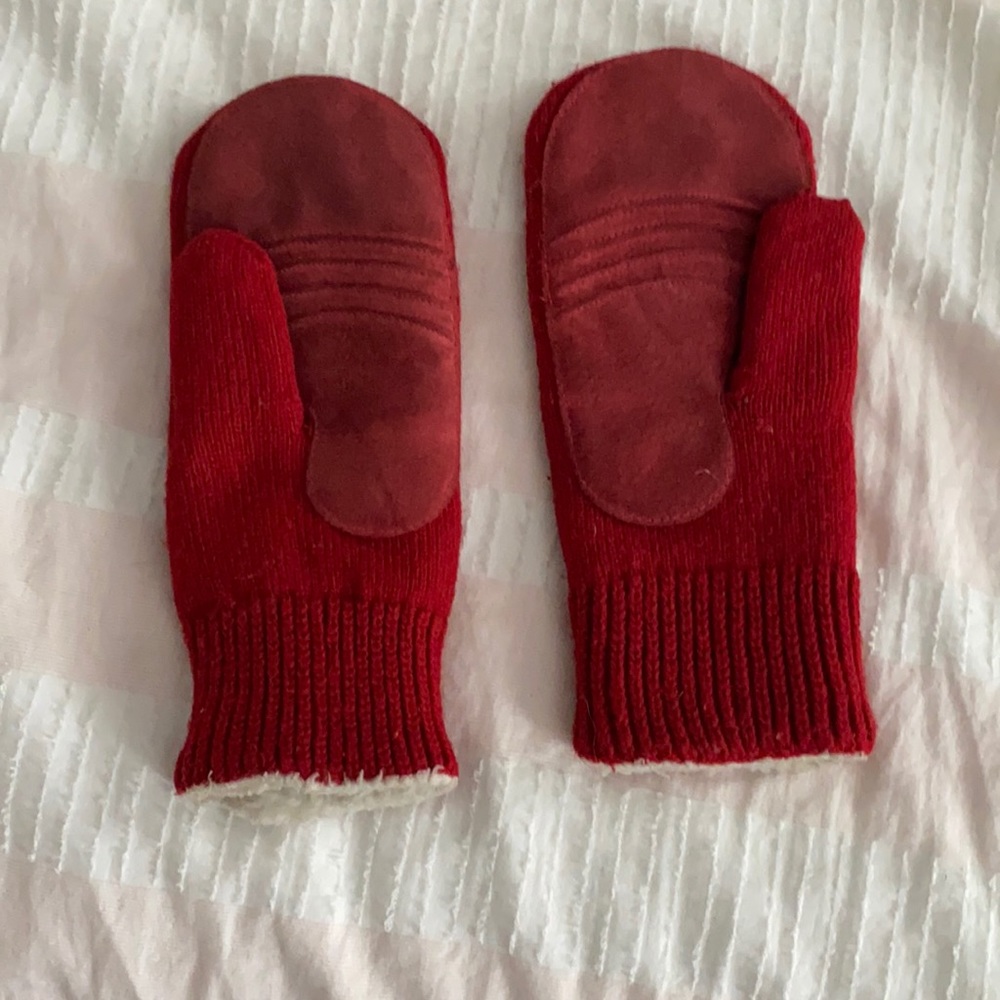 Isotoner Red gloves